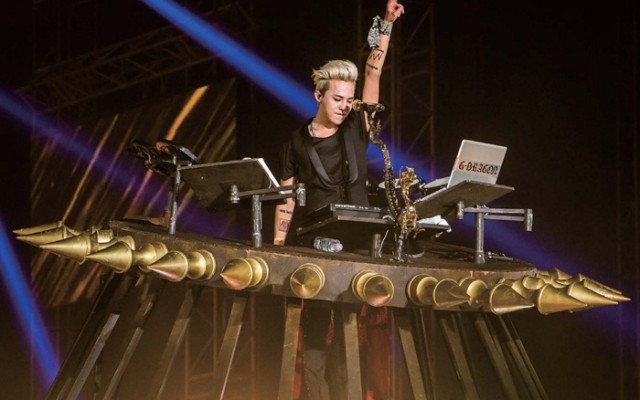 G_Dragon_World_Fan_Base_01