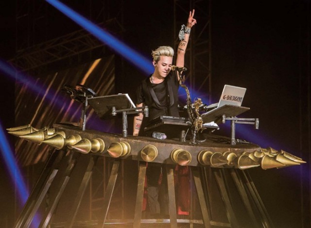 G_Dragon_World_Fan_Base_01