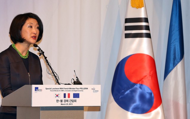 강연하는 플뢰르 펠르랭 장관