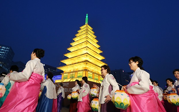 Budda_Celebration_Lighting_Ceremony_20140416_Article_01