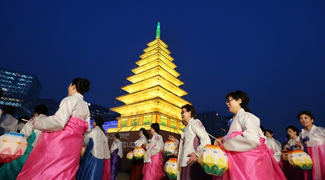 Budda_Celebration_Lighting_Ceremony_20140416_Article_01