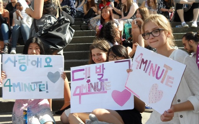 Æ÷¹Ì´Ö °ø¿¬ ±â´Ù¸®´Â ÆÒµé