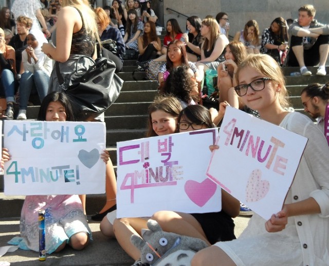 Æ÷¹Ì´Ö °ø¿¬ ±â´Ù¸®´Â ÆÒµé