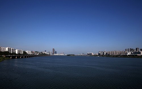 A_View_From_Dongjakdaegyo_Article_01