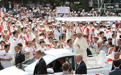 Pope_Gwanghwamun2_L28
