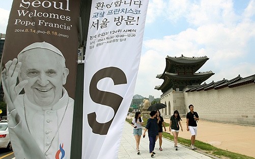 Pope_Visiting_20140811_Article_11