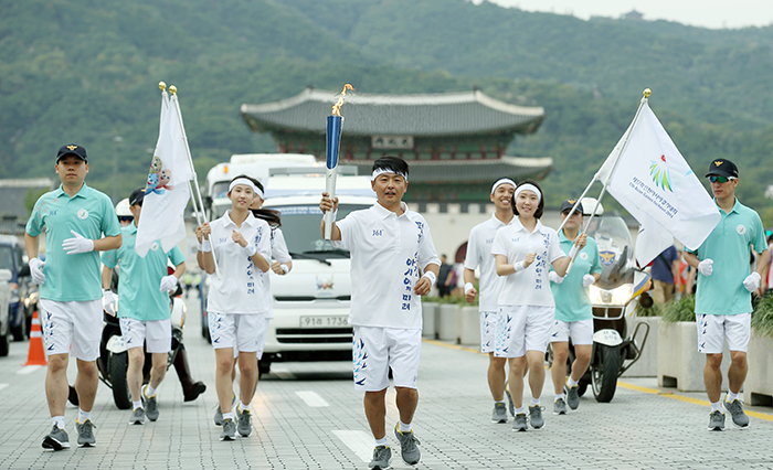 Incheon_AsianGaems_Torch_Relay_Seoul_Article_01
