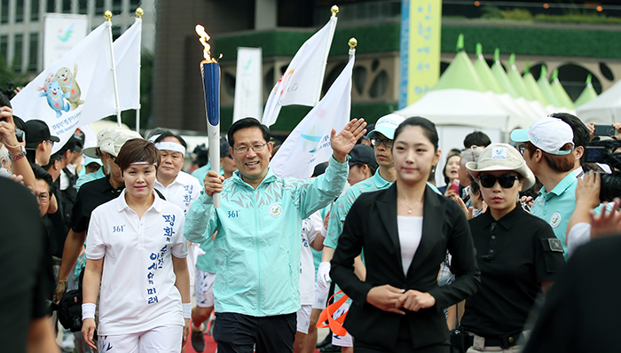 Incheon_AsianGaems_Torch_Relay_Seoul_Article_03