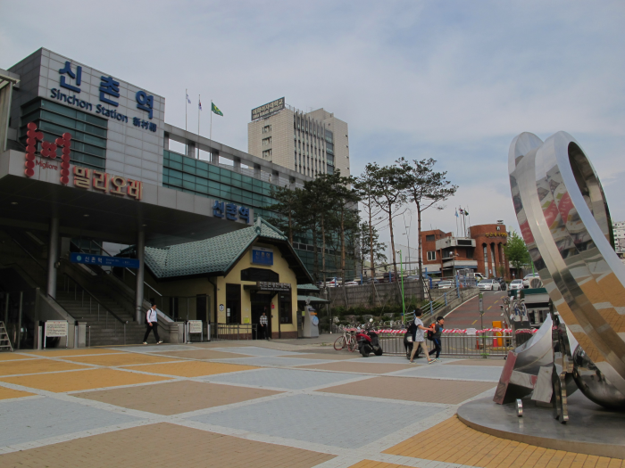 Sinchon Street 05