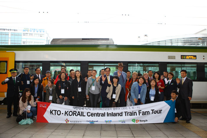 Participants of the FAM tour including KTO CEO Lee Charm (wearing a soft hat) pose for a picture before the O-train ride (photo courtesy of KTO).