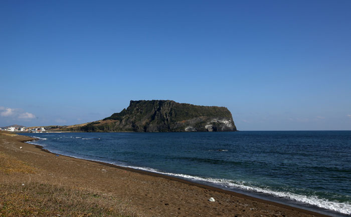 Located off the eastern tip of Jeju Island, the Seongsan <i>Ilchulbong</i> is created by the explosion of an underwater volcano. This is also one of the <i>oreum</i>, or tiny volcanic zones, scattered across the island.