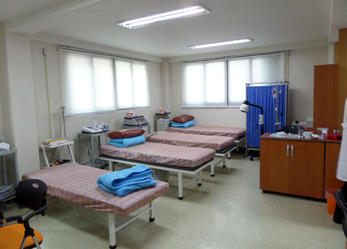Medical treatment facilities at the Seoul Global Migrant's Center.