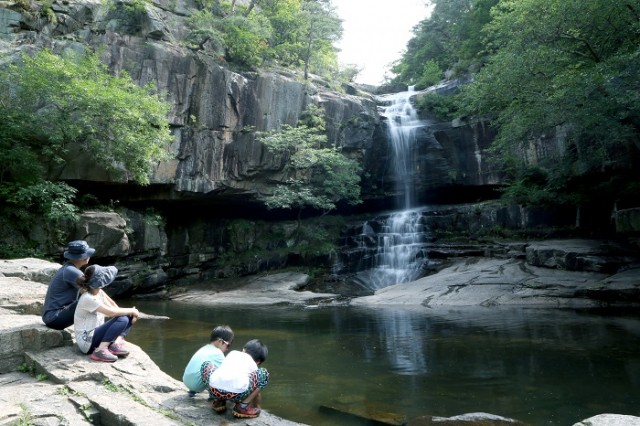 150803_waterfalls_Goesan2