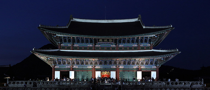 Gyeongbokgung_night_opening_02